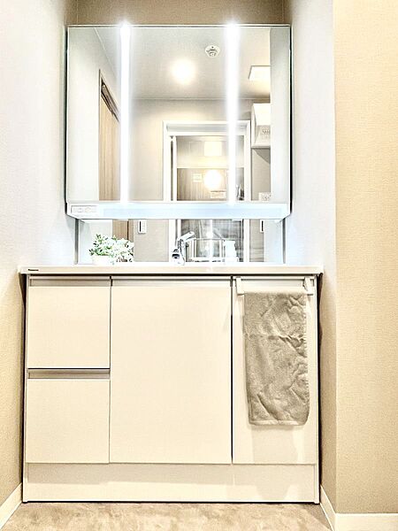 清潔感ある洗面化粧室で朝の身支度も快適