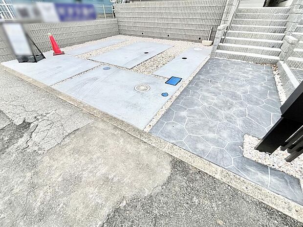 2台駐車可!ご家族みんなの自転車も置ける広々カースペース。