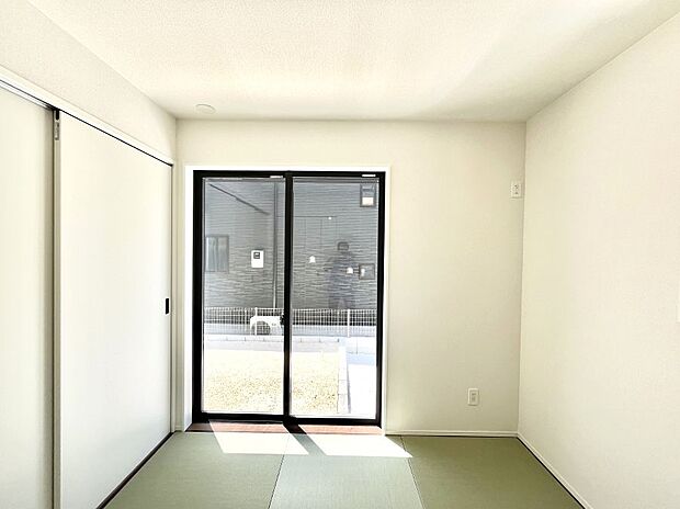 リビング隣接の和室は毎日の暮らしに癒しと安らぎをもたらしてくれます