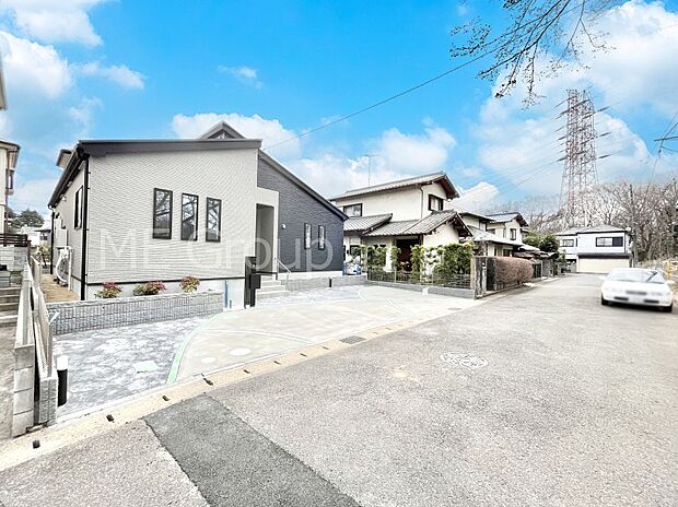 前面道路はきちんと整備されています  