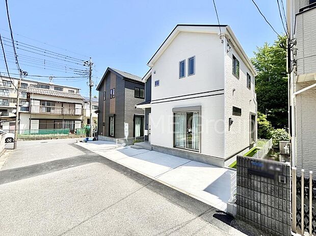 前面道路はきちんと整備されています