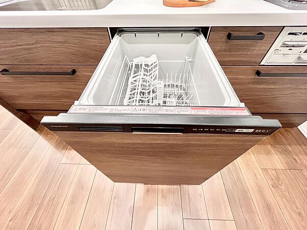 面倒なお片づけは食洗機にお任せ！家事の負担が減って、時間にも気持ちにもゆとりができます。