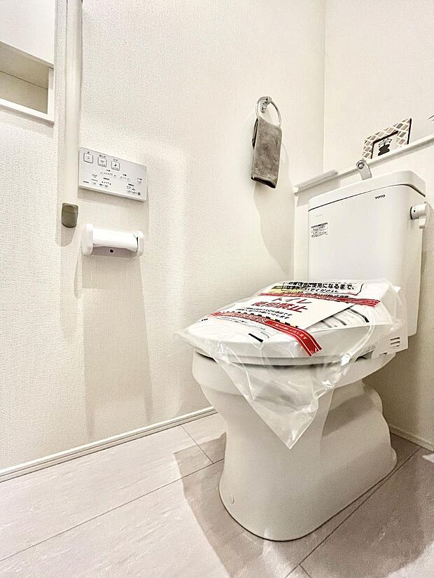 明るく清潔感のあるトイレです。