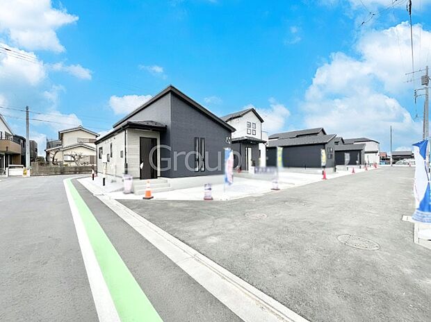 前面道路はきちんと整備されています  