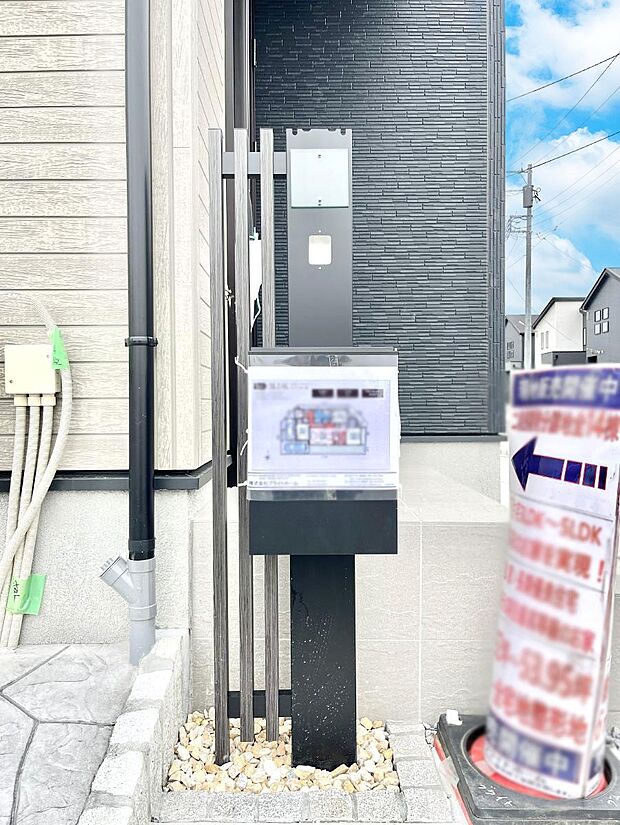 シンプルデザインのポスト。