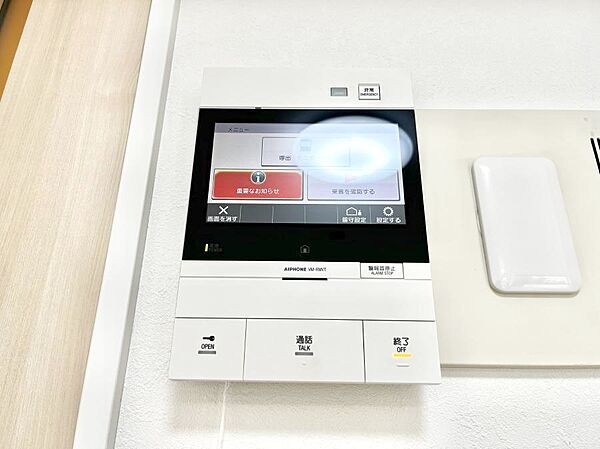 訪問者が一目でわかる安心のＴＶモニター付きインターホン。