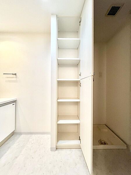 便利なリネン庫で、スッキリした使いやすい洗面室に