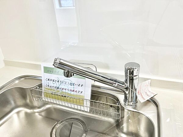 いつでも清潔なおいしいお水を。一つの水栓で水道水と浄水を使い分け。