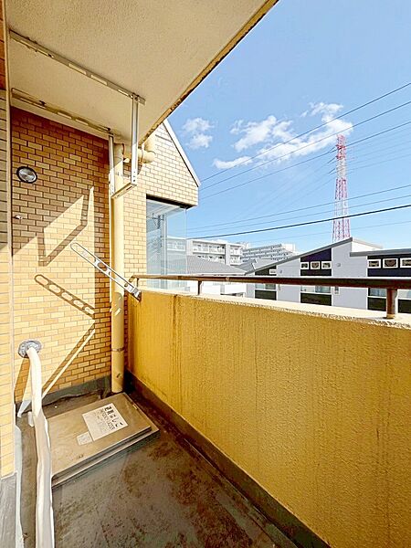 屋根付きのバルコニーは急な雨でも安心です。