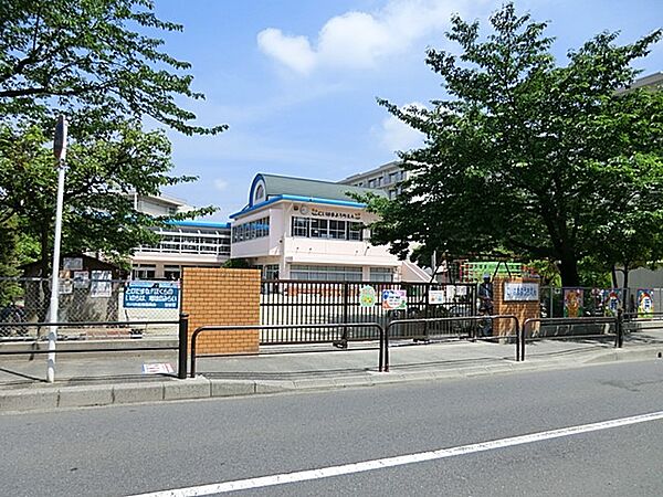 幼稚園・保育園 800m 市川市立新浜幼稚園
