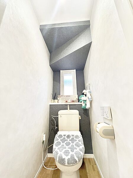 明るく清潔感のあるトイレです。