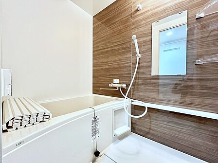 落ち着いた雰囲気でゆっくりお寛ぎいただけるバスルーム