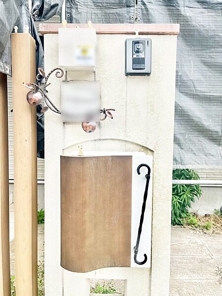 シンプルデザインのポスト。
