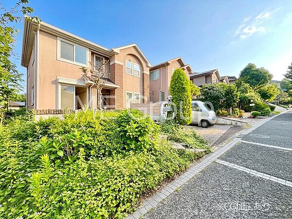 たっぷりの陽光と開放感に包まれる明るい住まい