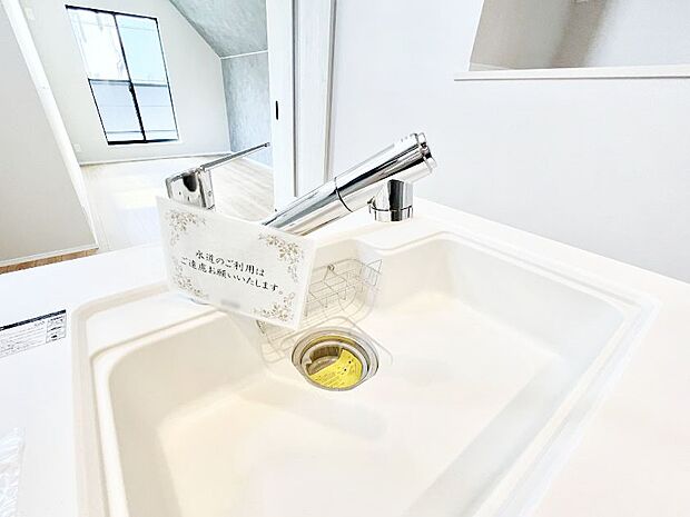 いつでも清潔なおいしいお水を。一つの水栓で水道水と浄水を使い分け。