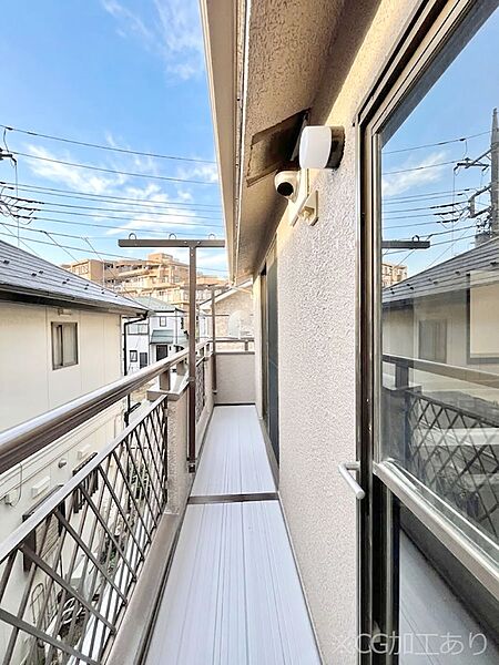 暖かな陽光が降り注ぐバルコニーはお洗濯におすすめ。爽やかな風も心地よいです。