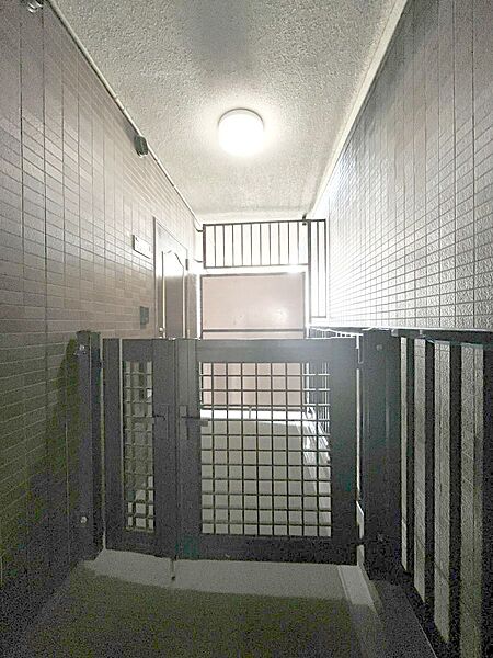 プライベート感ある玄関ポーチ