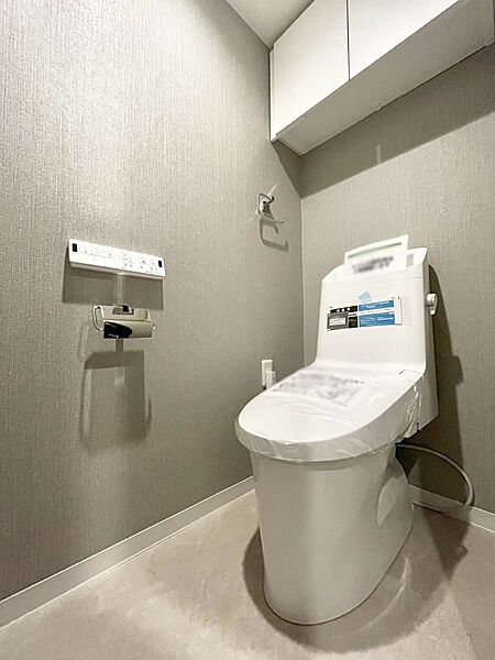 明るく清潔感のあるトイレです。