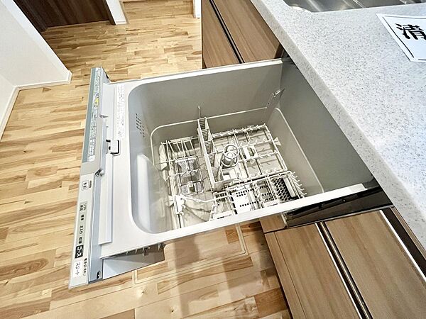 面倒なお片づけは食洗機にお任せ！家事の負担が減って、時間にも気持ちにもゆとりができます。