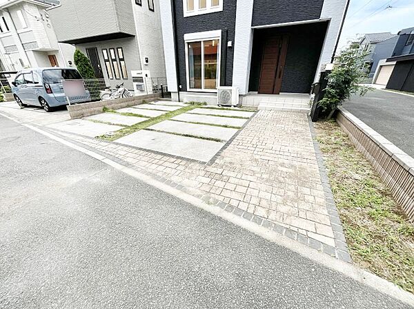 駐車2台可能！急なお客様の駐車に。また、ご家族の自転車スペースとしても大活躍。