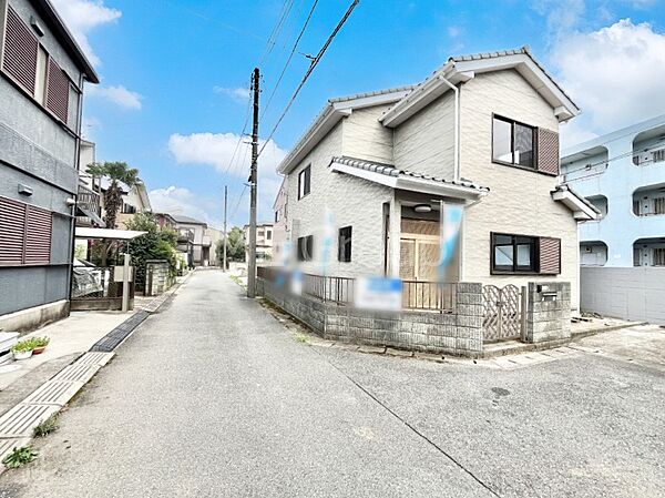 角地なので日当たりも良く、お家が堂々として見えます。