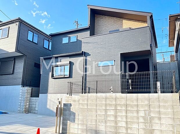 たっぷりの陽光と開放感に包まれる明るい住まい  