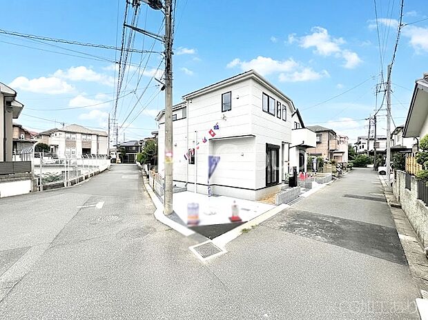 前面道路はきちんと整備されています