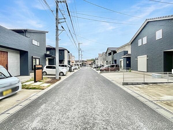 前面道路はきちんと整備されています