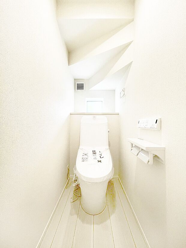 明るく清潔感のあるトイレです。 