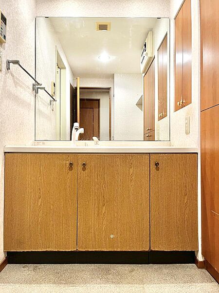 清潔感ある洗面化粧室で朝の身支度も快適