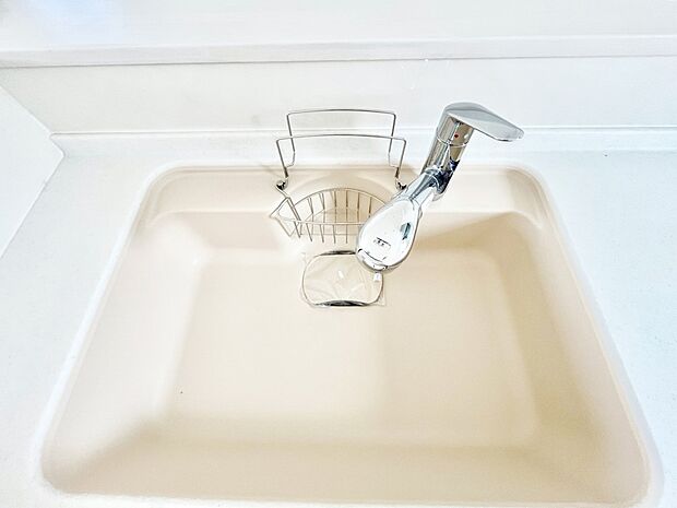 いつでも清潔なおいしいお水を。一つの水栓で水道水と浄水を使い分け。