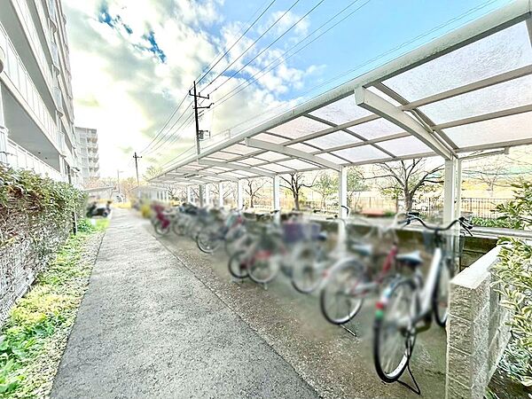 駐輪場は屋根付き