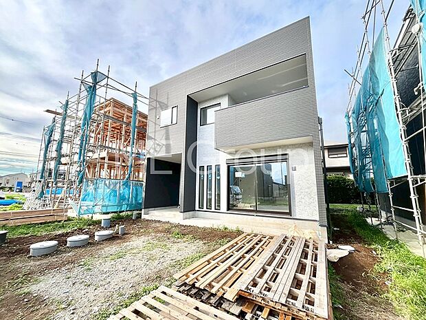 たっぷりの陽光と心地よい風が舞い込む住まい