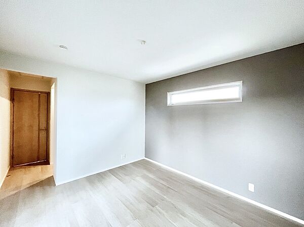 ウォークインクローゼットがあるお部屋。季節ごとの入れ替えも不要で便利です！