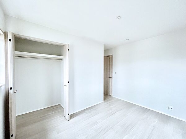 子供部屋にもおすすめな収納スペースたっぷりの居室
