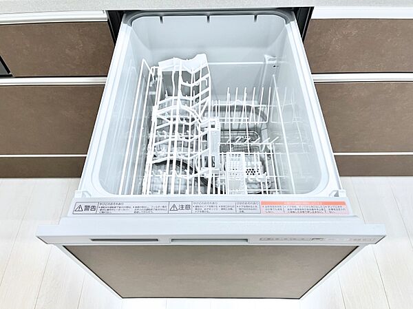 面倒なお片づけは食洗機にお任せ！家事の負担が減って、時間にも気持ちにもゆとりができます。