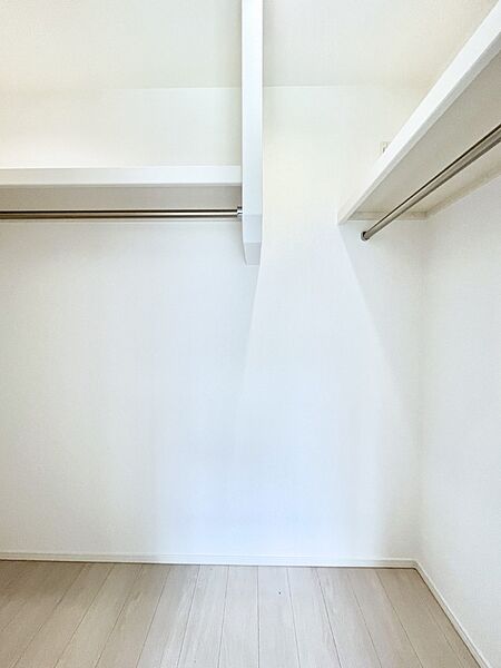 季節の衣類もスッキリ収納！大容量の収納力が魅力的なWIC付きです。