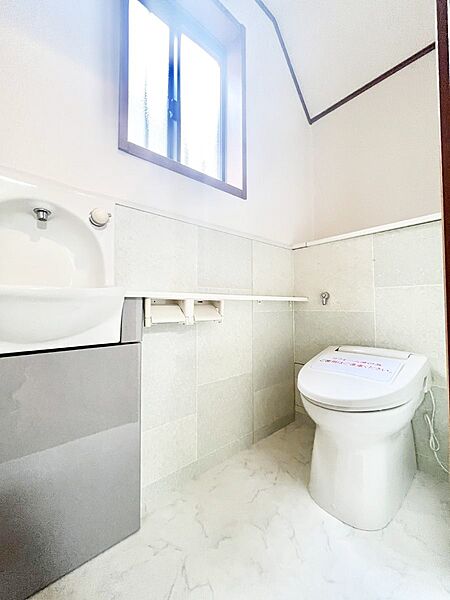 トイレは温水洗浄機能付き