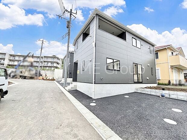 前面道路はきちんと整備されています  