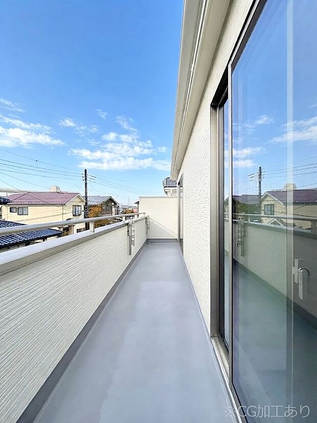 暖かな陽光が降り注ぐバルコニーはお洗濯におすすめ。爽やかな風も心地よいです。 