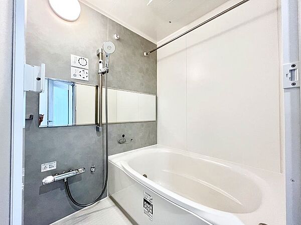 落ち着いた雰囲気でゆっくりお寛ぎいただけるバスルーム