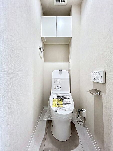 明るく清潔感のあるトイレです。