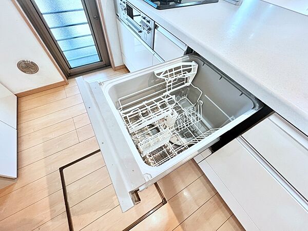 面倒なお片づけは食洗機にお任せ！家事の負担が減って、時間にも気持ちにもゆとりができます。