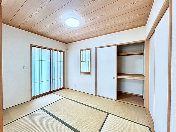 柔らかい畳の空間は、お子様の遊び場や来客時のおもてなしの場所として重宝します。