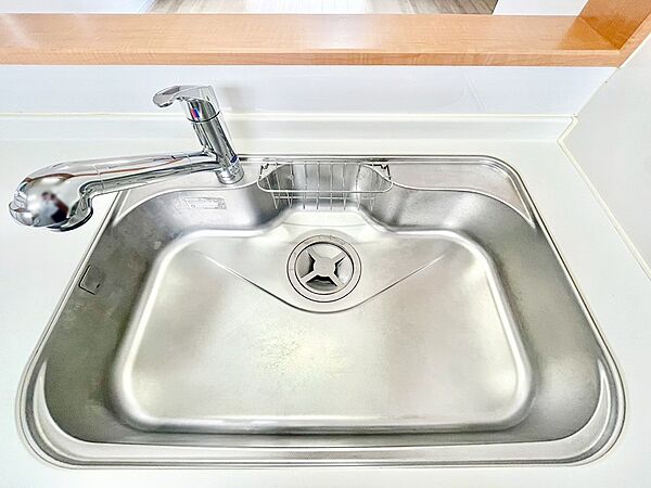 広々としたシンクでお料理やお皿洗いもラクラク快適に！
