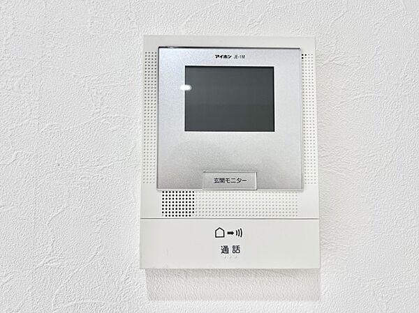 訪問者が一目でわかる安心のＴＶモニター付きインターホン。