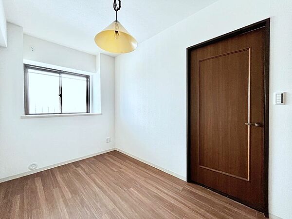 使いやすい形でベットや家具の置き方にも困ることもありません。