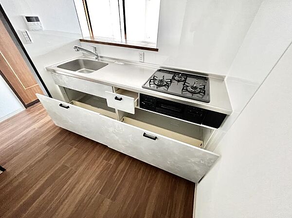 使いやすさを優先したスライド式収納タイプ！