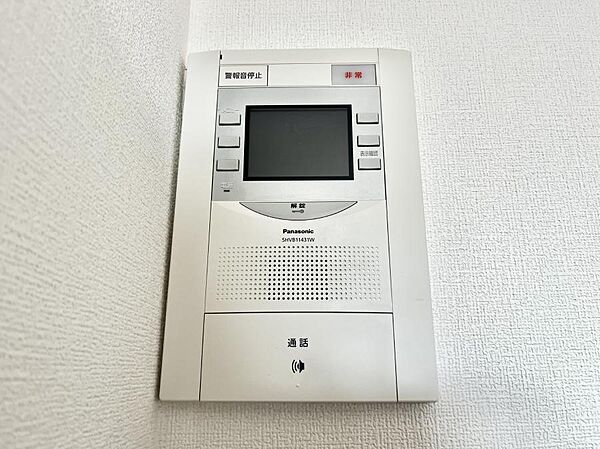 訪問者が一目でわかる安心のＴＶモニター付きインターホン。