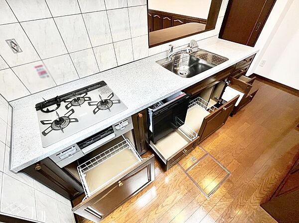 使いやすさを優先したスライド式収納タイプ！